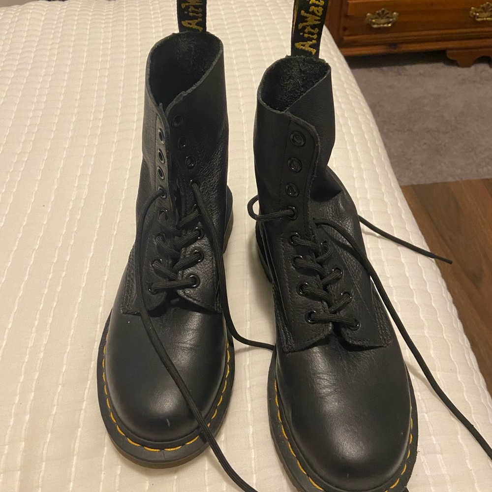 Dr Martens 1460 Pascal 8 eye boots in black US 7 UK 5 EU 38